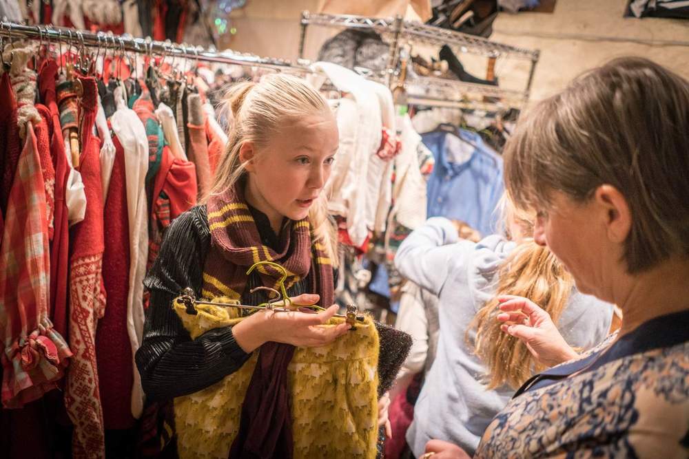 – Det kjekkaste med teater er at ein kan bli ein annan person, fortel Meta. – Det kjekkaste med teater er at ein kan bli ein annan person, fortel Meta.