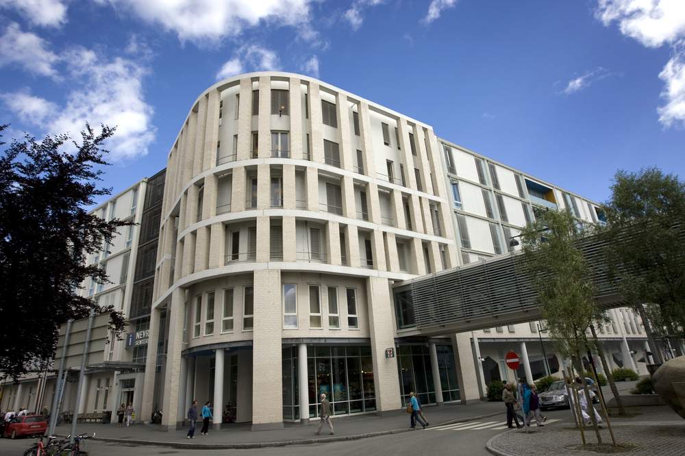 NYTT: Nevrosentret på St. Olavs Hospital i Trondheim var blant byggene som ble oppført. Ifølge Helsebygg var bonusordningene viktig for å beholde ansatte og kompetanse ut byggeperioden. Foto: Gorm Kallestad \/ SCANPIX . NYTT: Nevrosentret på St. Olavs Hospital i Trondheim var blant byggene som ble oppført. Ifølge Helsebygg var bonusordningene viktig for å beholde ansatte og kompetanse ut byggeperioden. Foto: Gorm Kallestad \/ SCANPIX .