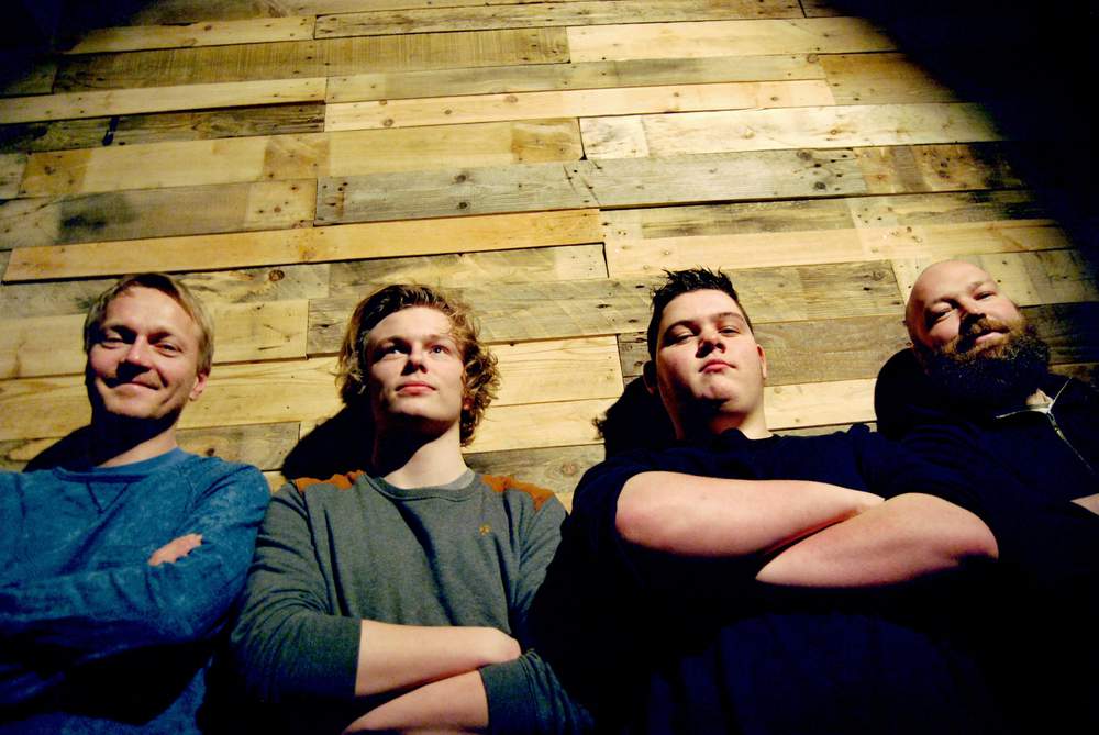 Ronny Stokke (helt til venstre) og Terje Erstad (helt til høyre) ved Terminalen Byscene og Momentium håper at Staffenfestivalen blir en årlig affære. De to profesjonelle festivalarrangørene skryter av Eirik Tennøy Manneset (ved siden av Ronny), Remi Alexander Fagerli Camili og de andre elevene ved Stafsethneset alternative skole.&amp;nbsp;