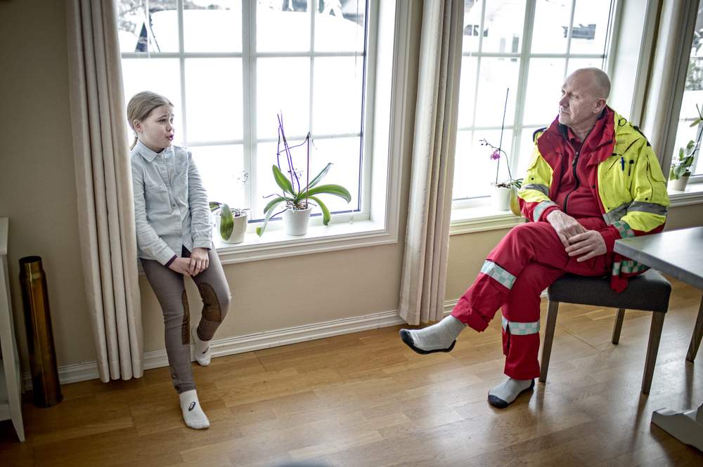 Julie og ambulansearbeider Per Inge Jelle snakker sammen for første gang siden julaften. Julie og ambulansearbeider Per Inge Jelle snakker sammen for første gang siden julaften.