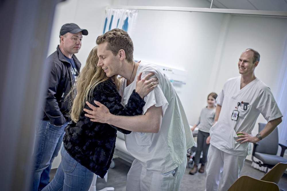 Kathrine og Thomas vil så gjerne takke alle som bidro til å redde Julie.  Kathrine og Thomas vil så gjerne takke alle som bidro til å redde Julie. 